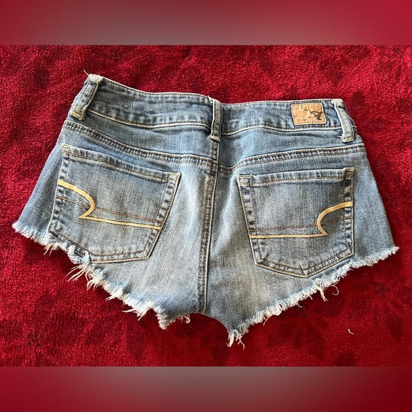 American Eagle Low Rise Jean Shorts - Picture 3 of 4